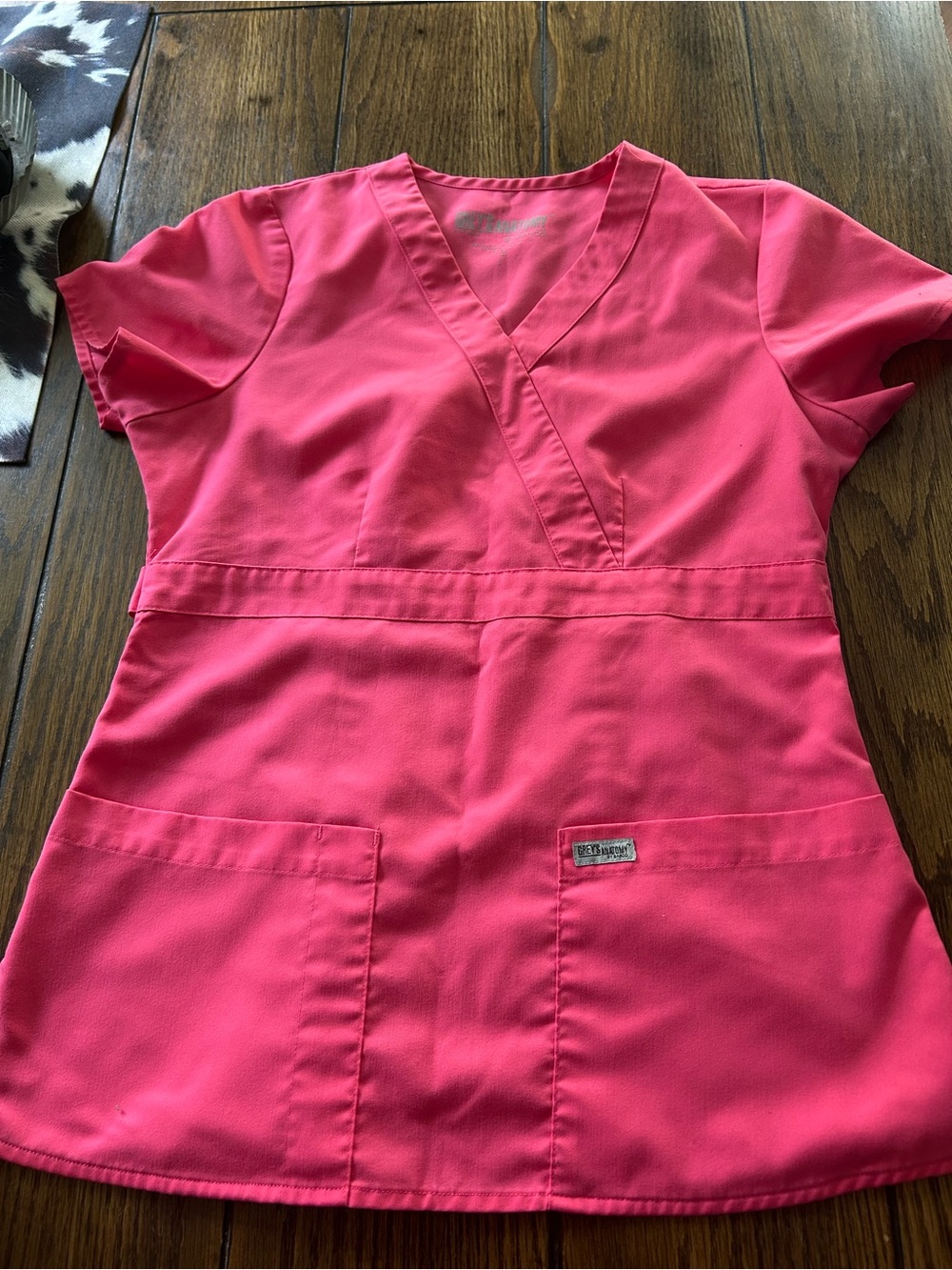 Nursing scrubs top